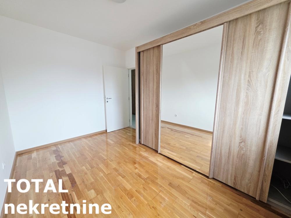 Slika 11 - Stan,NOVI SAD,LIPOV GAJ,kv: 74.00, € 160200, ID: 1102720