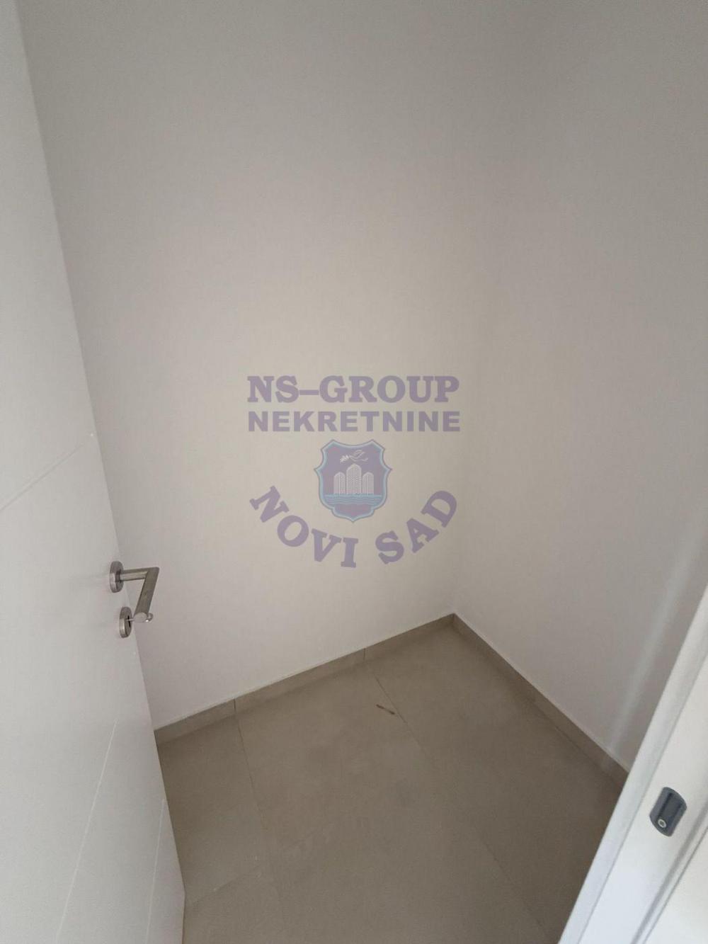 Slika 0 - Na prodaju stan na Somborsom bulevaru