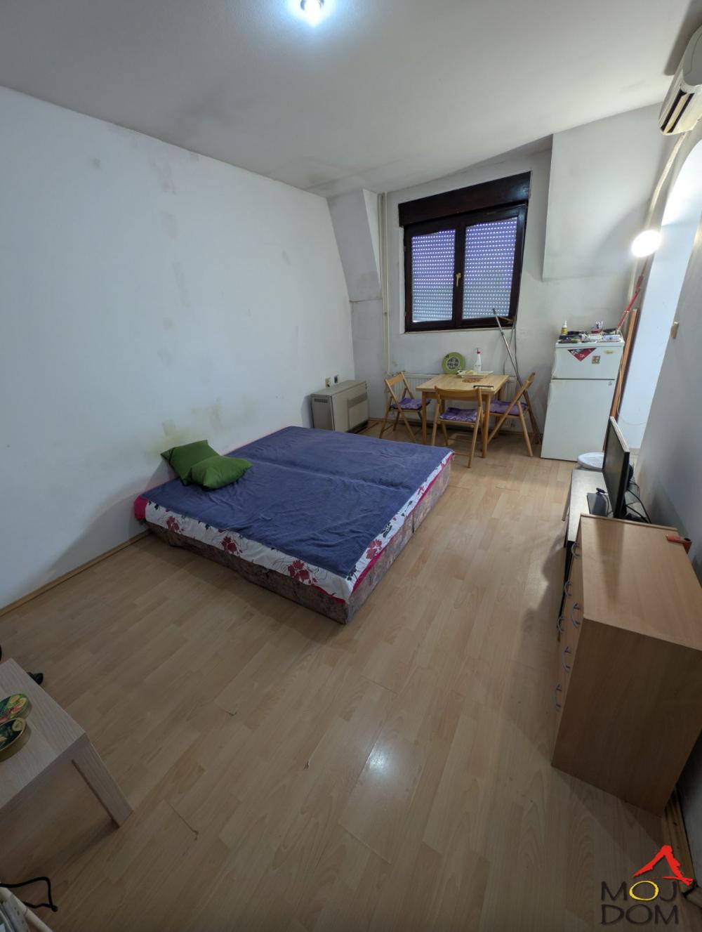 Slika 2 - Stan,NOVI SAD,BULEVAR,kv: 25, € 75000, ID: 1032365