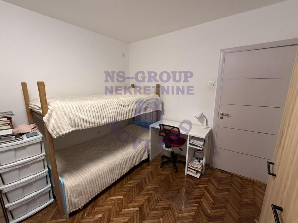 Slika 3 - Dvosoban, 43m2, Adamovićevo naselje Novi Sad, sa parkingom