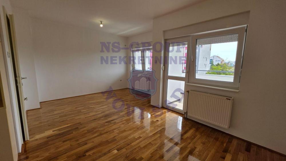 Slika 3 - Odlican cetvorosoban stan na Bulevaru Evrope!