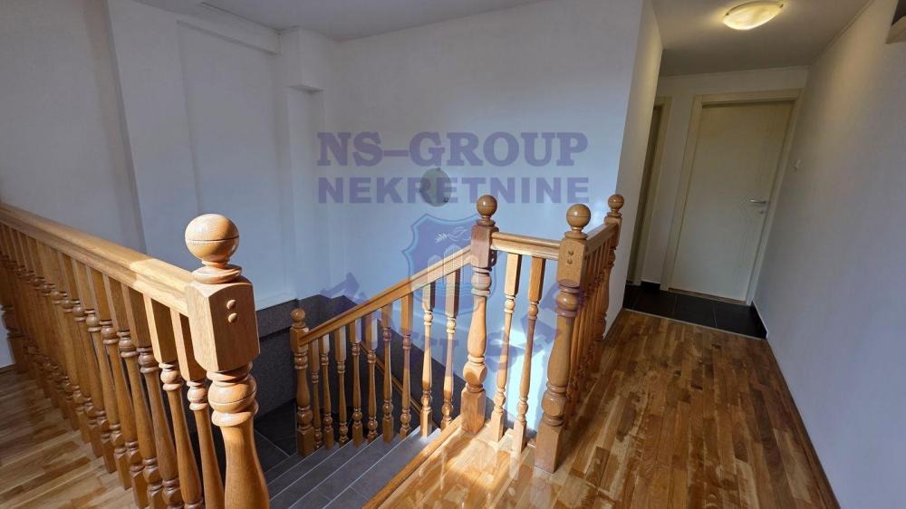 Slika 4 - Odlican cetvorosoban stan na Bulevaru Evrope!