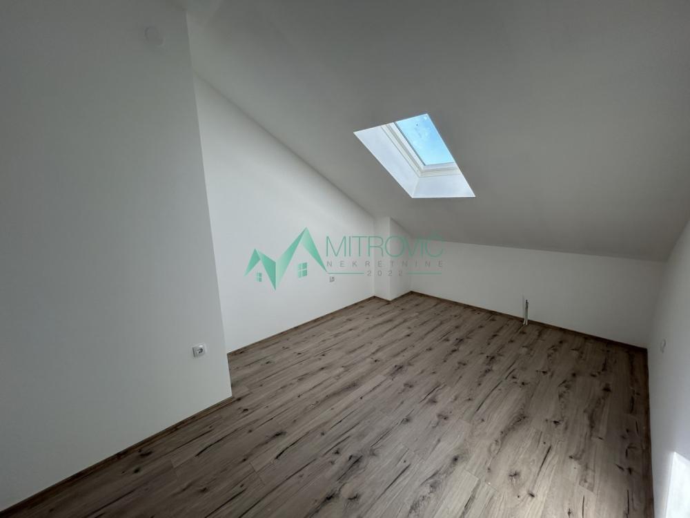 Slika 8 - Trosoban stan 85 m² u zgradi sa liftom – Nova Detelinara, dvorišno orijentisan 