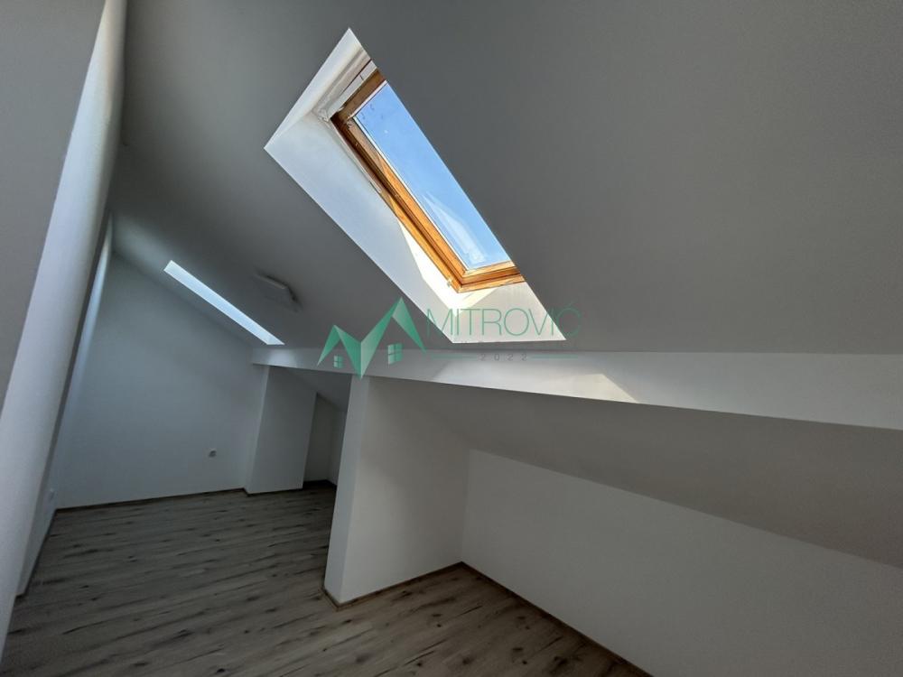 Slika 2 - Trosoban stan 85 m² u zgradi sa liftom – Nova Detelinara, dvorišno orijentisan 