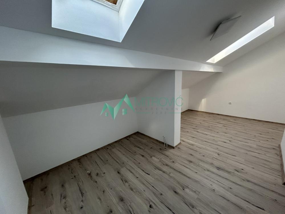 Slika 9 - Trosoban stan 85 m² u zgradi sa liftom – Nova Detelinara, dvorišno orijentisan 