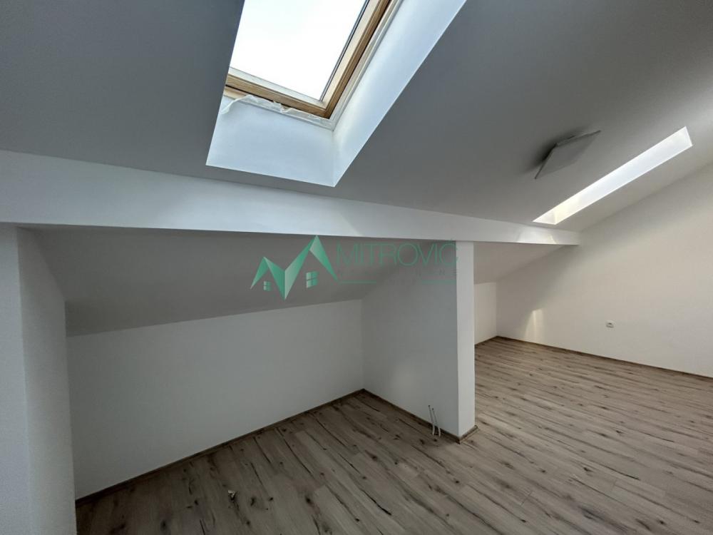 Slika 3 - Trosoban stan 85 m² u zgradi sa liftom – Nova Detelinara, dvorišno orijentisan 
