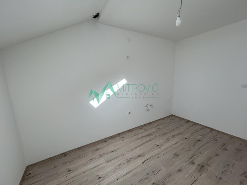 Slika 4 - Trosoban stan 85 m² u zgradi sa liftom – Nova Detelinara, dvorišno orijentisan 
