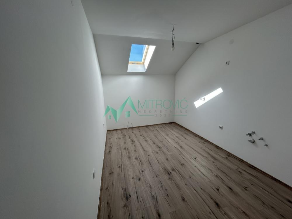 Slika 6 - Trosoban stan 85 m² u zgradi sa liftom – Nova Detelinara, dvorišno orijentisan 