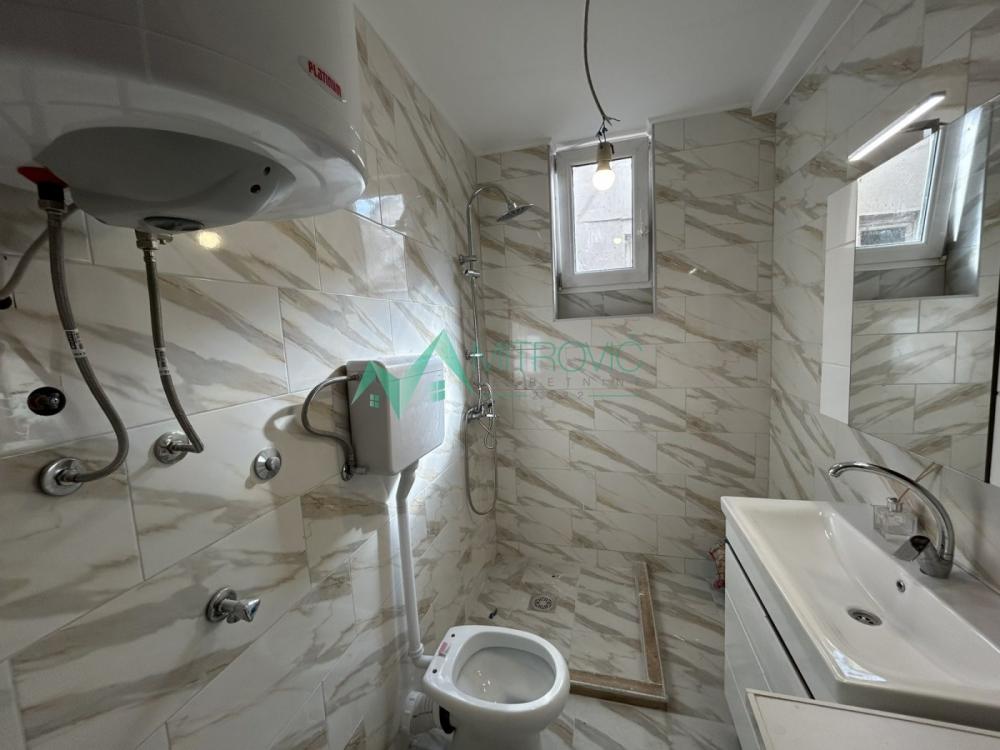 Slika 10 - Trosoban stan 85 m² u zgradi sa liftom – Nova Detelinara, dvorišno orijentisan 