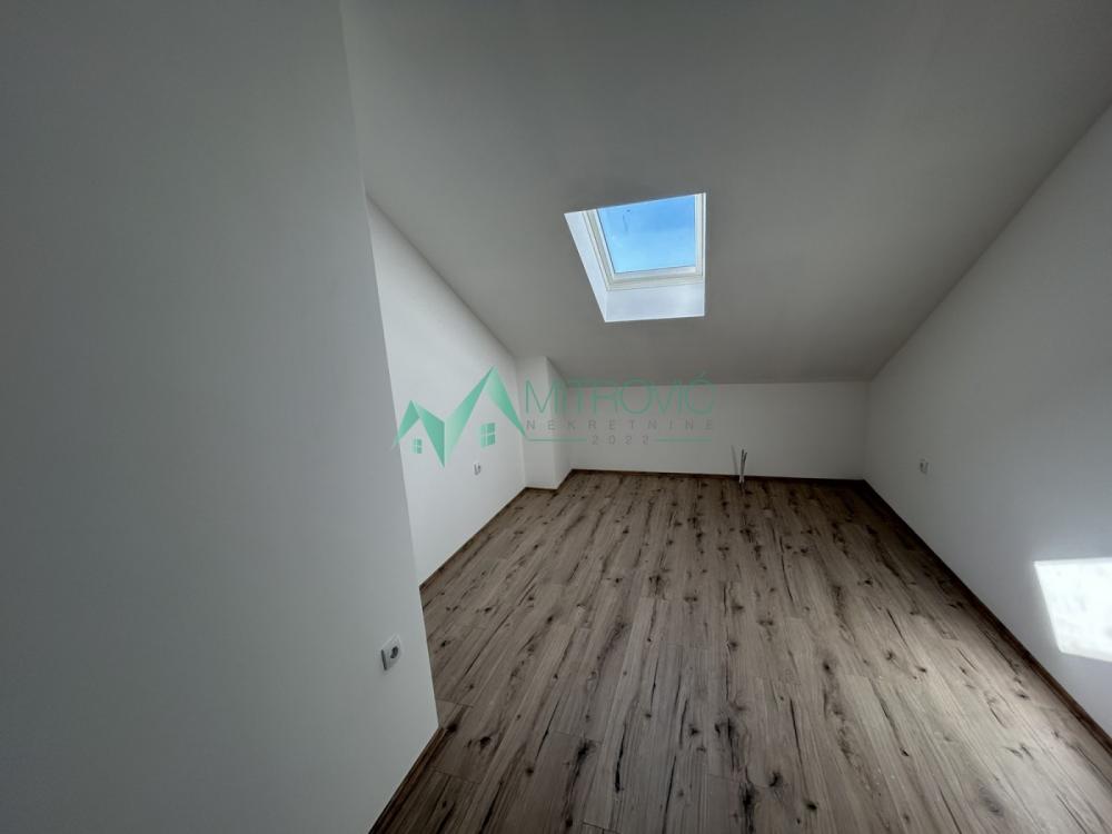 Slika 7 - Trosoban stan 85 m² u zgradi sa liftom – Nova Detelinara, dvorišno orijentisan 