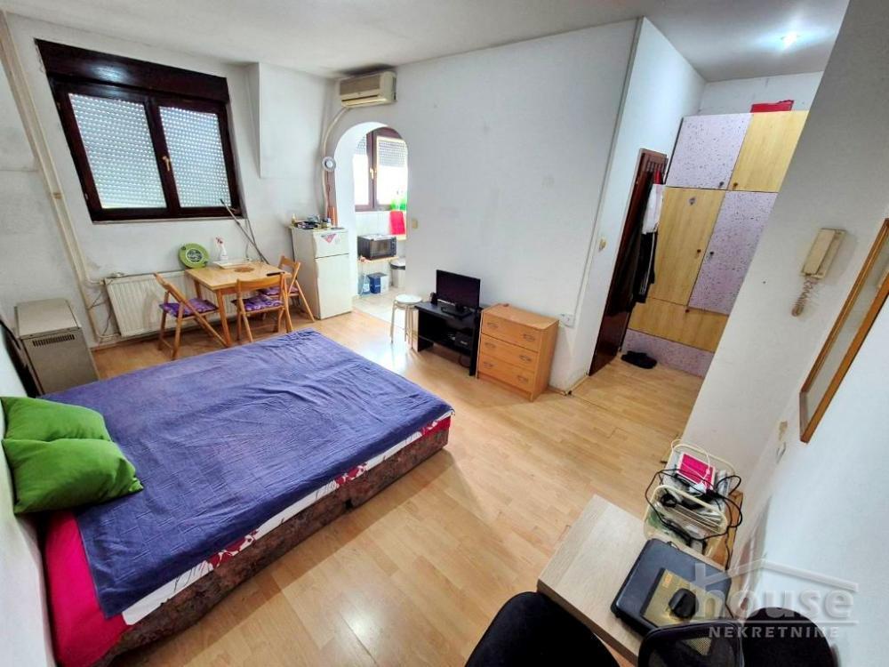 Glavna slika -Stan,NOVI SAD,BULEVAR,kv: 25.00, € 72800, ID: 1065903