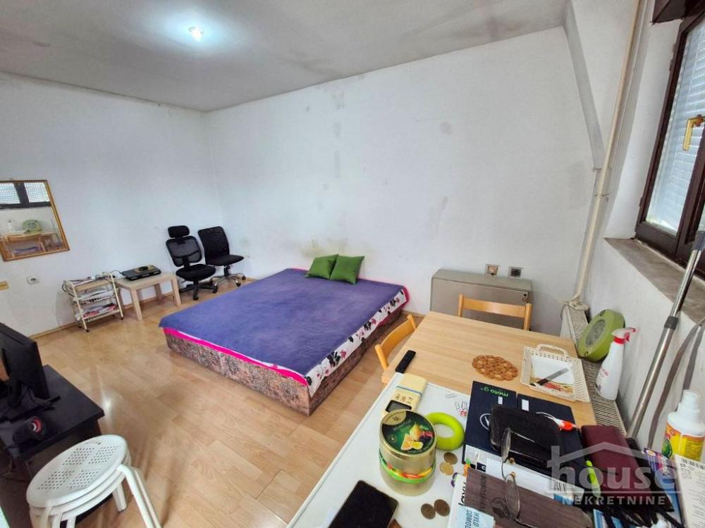 Slika 2 - Stan,NOVI SAD,BULEVAR,kv: 25.00, € 72800, ID: 1065903