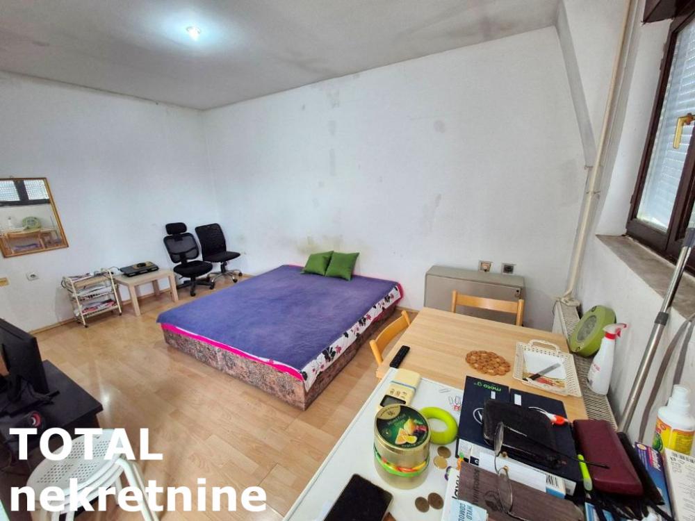 Slika 2 - Stan,NOVI SAD,BULEVAR,kv: 25.00, € 72800, ID: 1102749