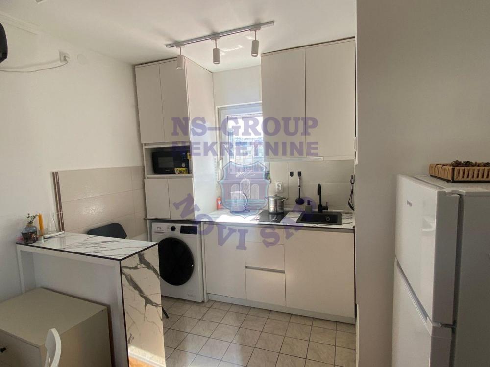 Slika 3 - Jednoiposoban, 36m2, Bulevar patrijarha Pavla (Somborski bulevar) Novi Sad, sa terasom, ima lift