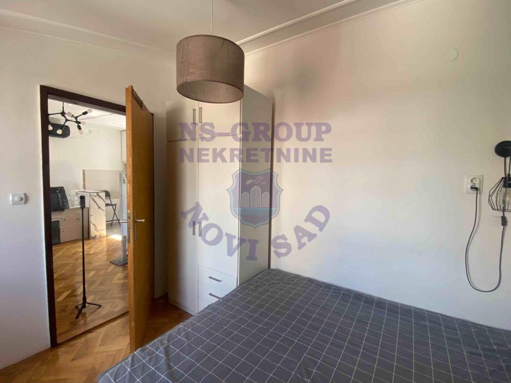 Slika 4 - Jednoiposoban, 36m2, Bulevar patrijarha Pavla (Somborski bulevar) Novi Sad, sa terasom, ima lift