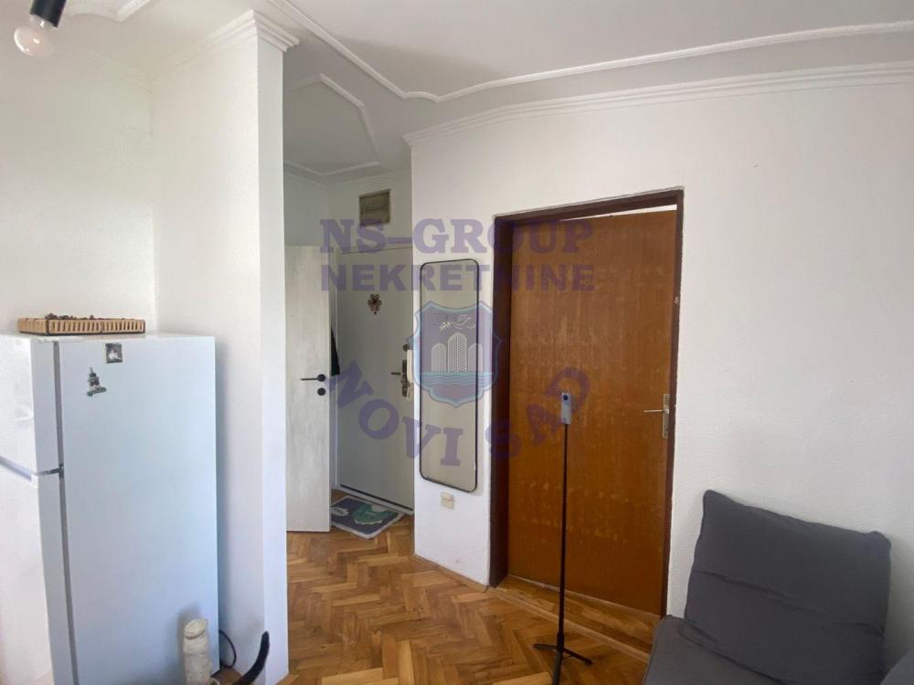 Slika 2 - Jednoiposoban, 36m2, Bulevar patrijarha Pavla (Somborski bulevar) Novi Sad, sa terasom, ima lift