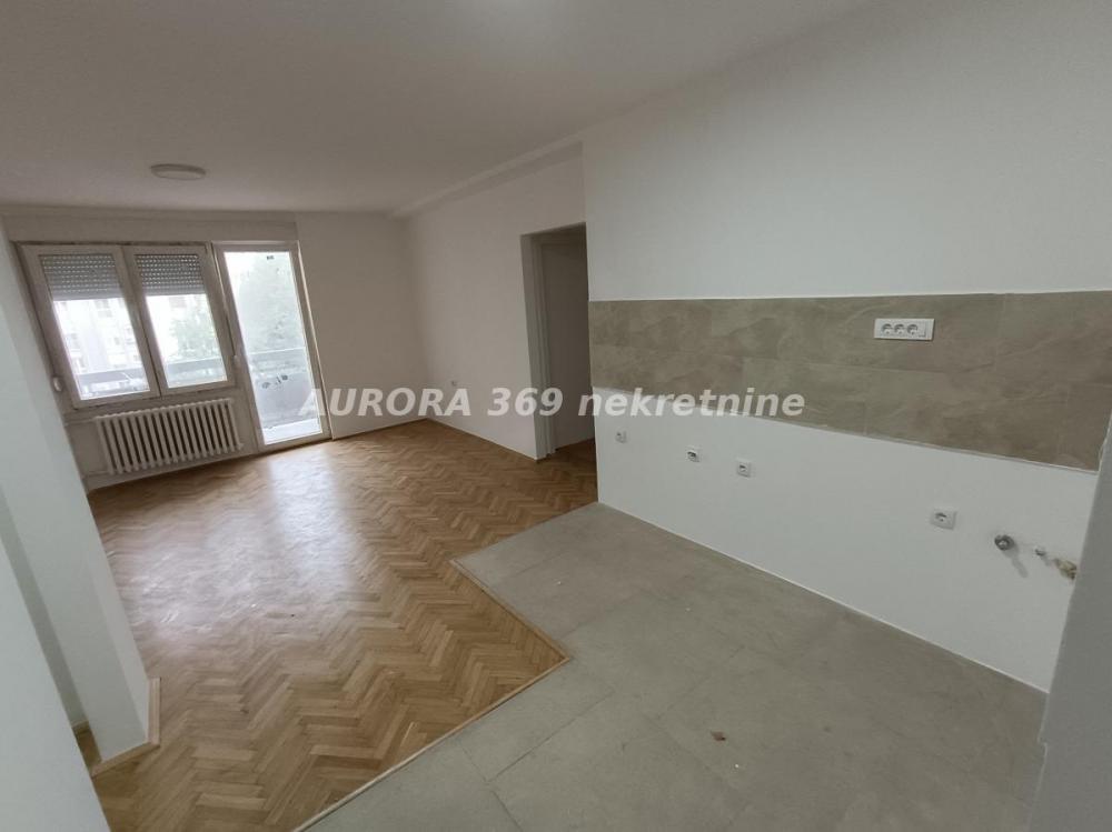 Slika 5 - NOVI SAD, BULEVAR OSLOBODJENJA. RENOVIRAN, TROSOBAN STAN, 64m2