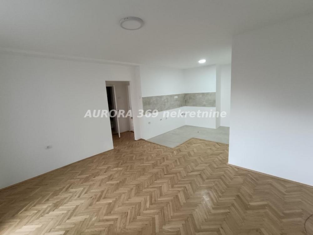 Slika 4 - NOVI SAD, BULEVAR OSLOBODJENJA. RENOVIRAN, TROSOBAN STAN, 64m2