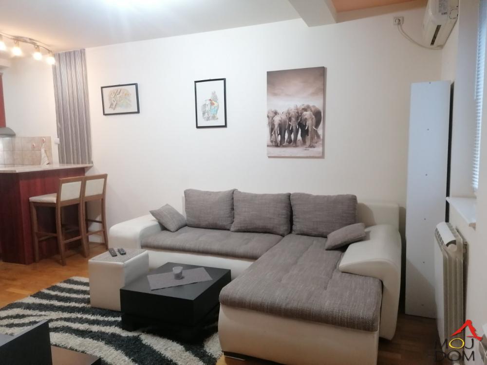Slika 2 - Stan,NOVI SAD,BULEVAR,kv: 47, € 162700, ID: 1030017