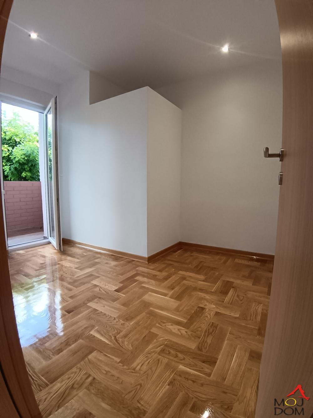 Slika 3 - Stan,NOVI SAD,GRBAVICA,kv: 49, € 159550, ID: 1032373