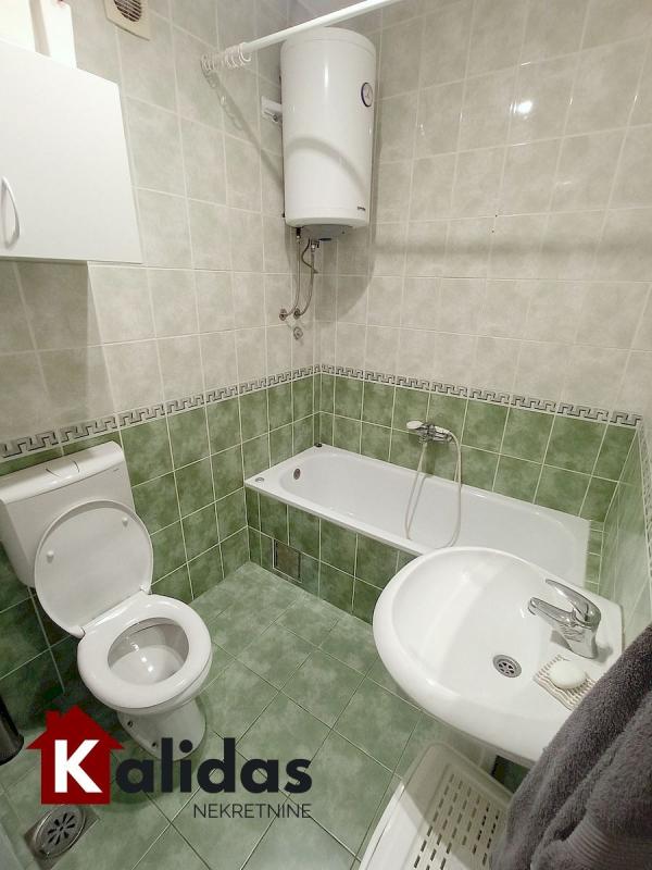 Slika 10 - Stan,NOVI SAD,BULEVAR,kv: 34, € 103000, ID: 1008697
