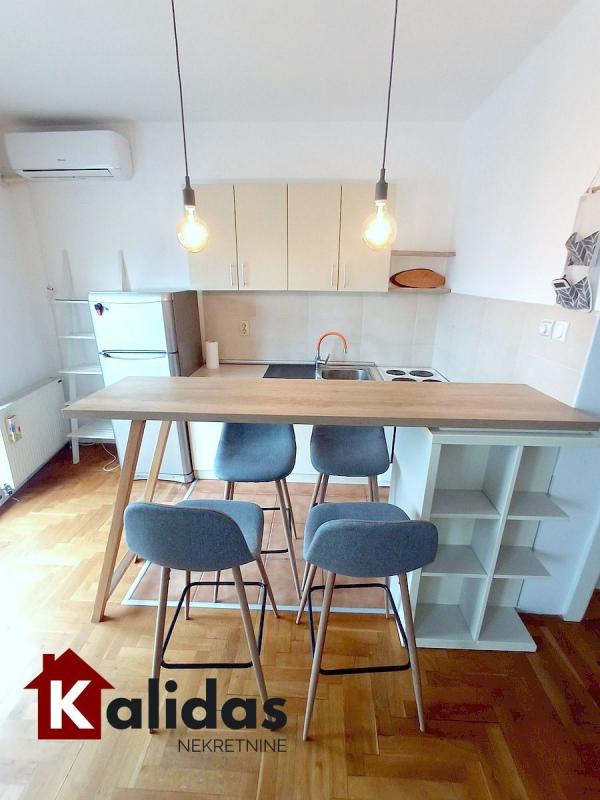 Slika 7 - Stan,NOVI SAD,BULEVAR,kv: 34, € 103000, ID: 1008697