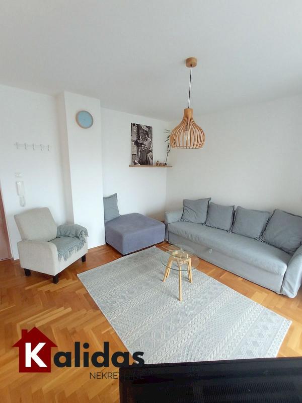 Slika 1 - Stan,NOVI SAD,BULEVAR,kv: 34, € 103000, ID: 1008697