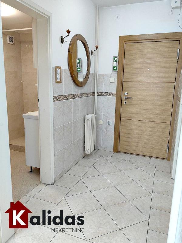 Slika 9 - Stan,NOVI SAD,CENTAR,kv: 37, € 123600, ID: 1008656
