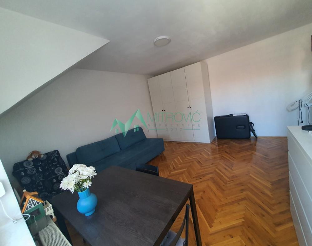 Slika 2 - ODLIČAN DVOSOBAN STAN – 44m² – IZMEĐU BULEVARA EVROPE I PATRIJARHA PAVLA šifra nekretnine: 1004409) 