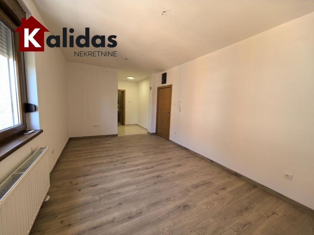 Slika 2 - Stan,NOVI SAD,GRBAVICA,kv: 28, € 98900, ID: 1008839