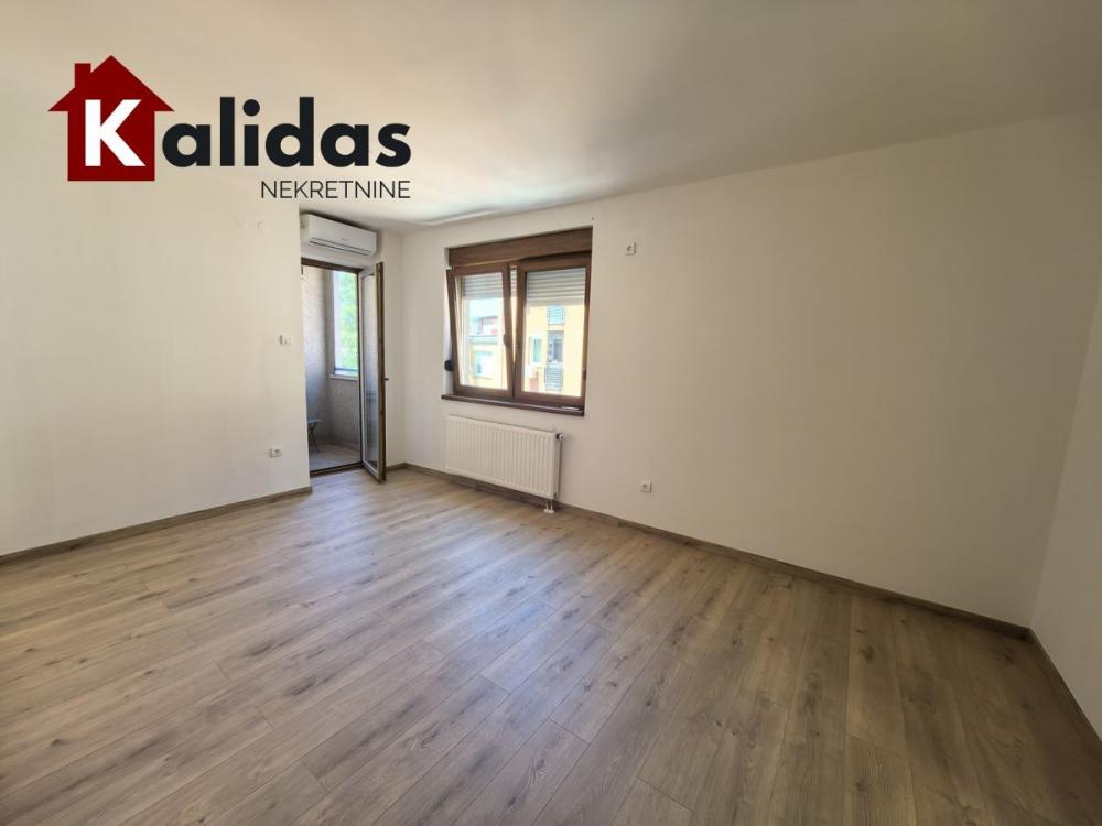 Slika 1 - Stan,NOVI SAD,GRBAVICA,kv: 28, € 98900, ID: 1008839