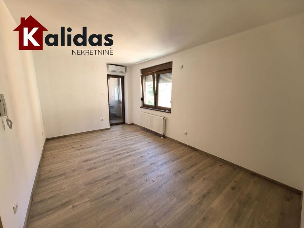 Slika 4 - Stan,NOVI SAD,GRBAVICA,kv: 28, € 98900, ID: 1008839