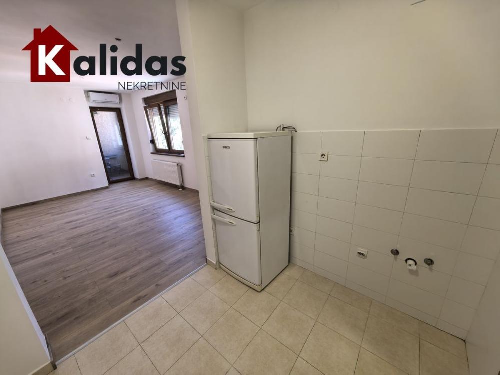 Slika 7 - Stan,NOVI SAD,GRBAVICA,kv: 28, € 98900, ID: 1008839