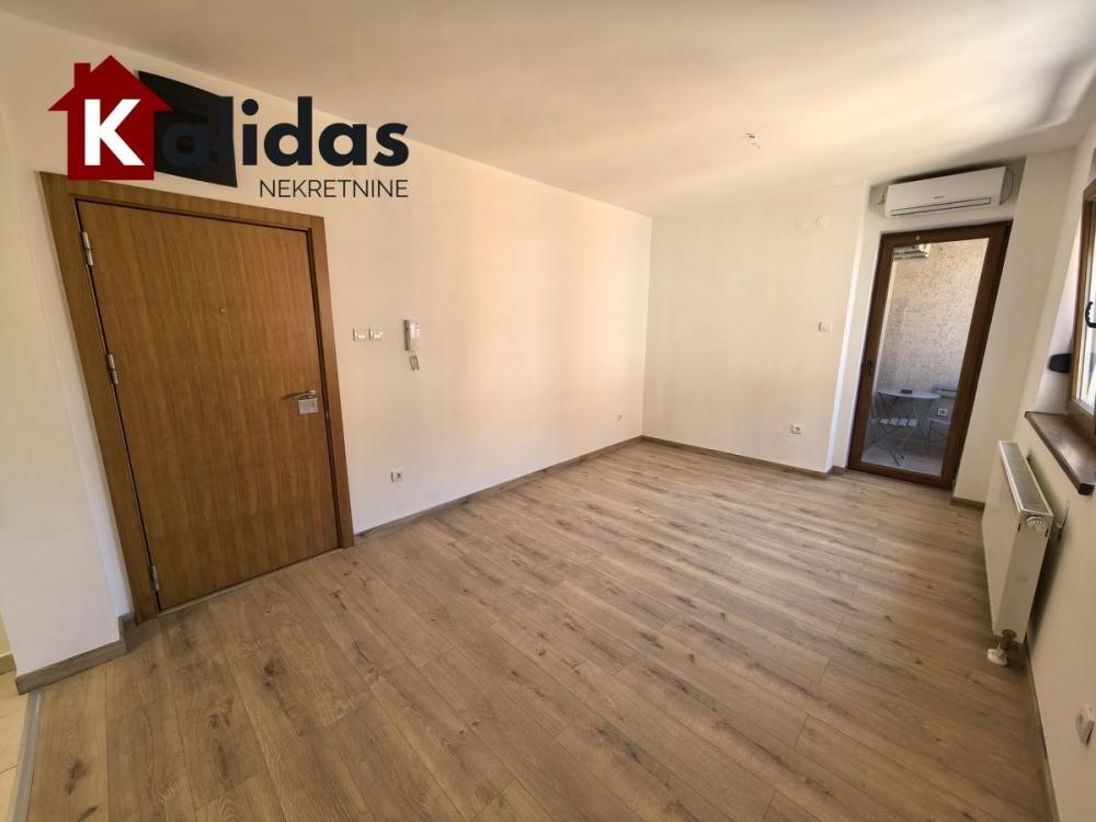 Slika 3 - Stan,NOVI SAD,GRBAVICA,kv: 28, € 98900, ID: 1008839