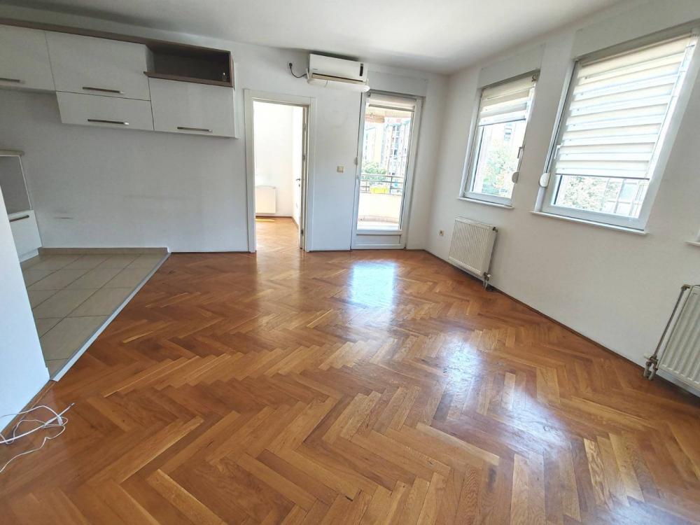 Slika 4 - Stan,NOVI SAD,BULEVAR,kv: 83.00, € 239400, ID: 1059533