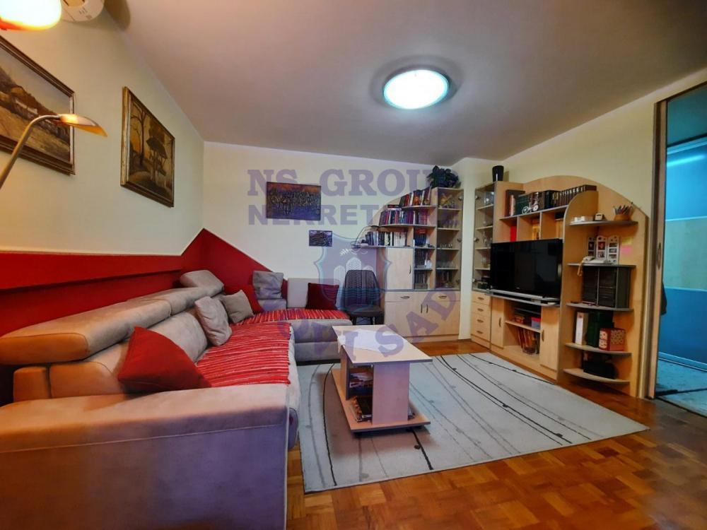 Glavna slika -Dvoiposoban stan na Novom Naselju
