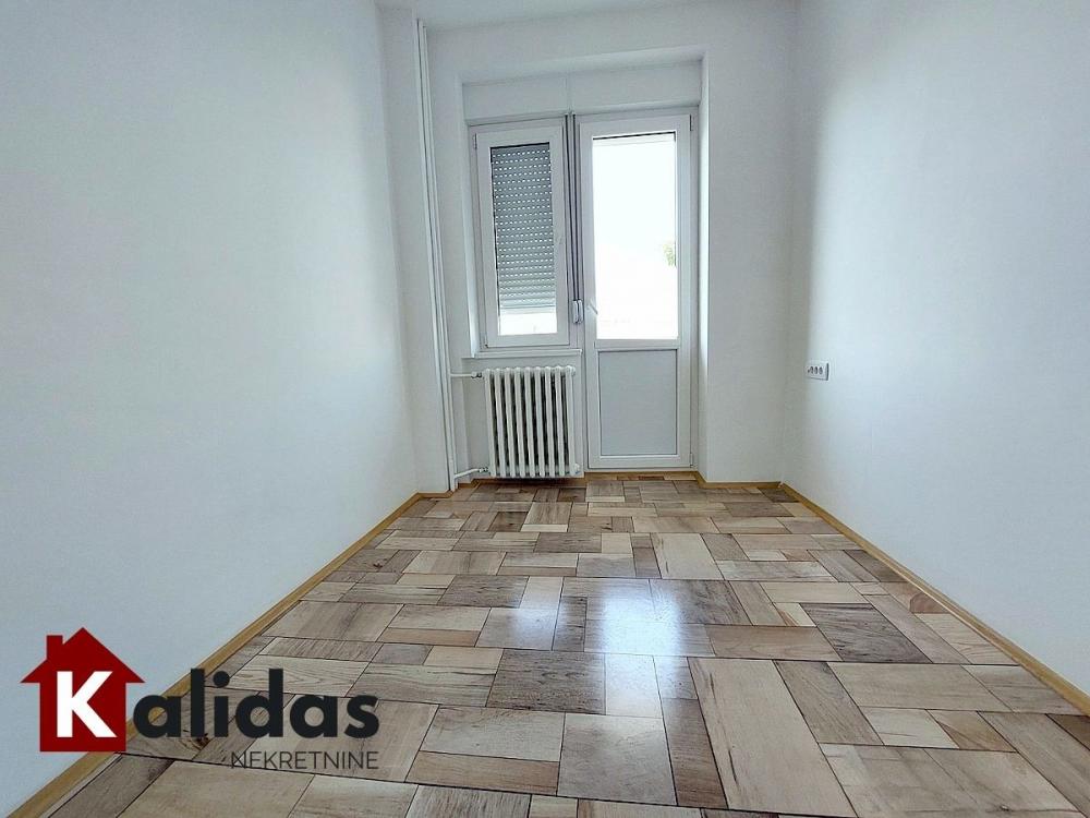 Slika 4 - Stan,NOVI SAD,GRBAVICA,kv: 52, € 180250, ID: 1008841