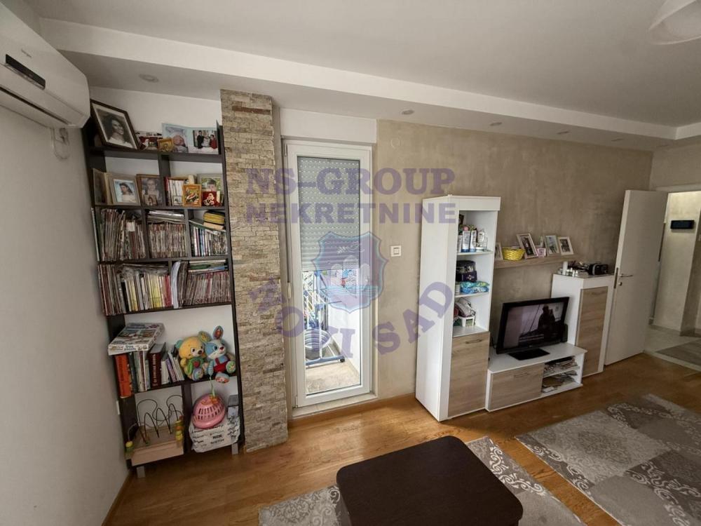 Slika 3 - Dvoiposoban, 55m2, Bulevar patrijarha Pavla (Somborski bulevar) Novi Sad, sa terasom, ima lift