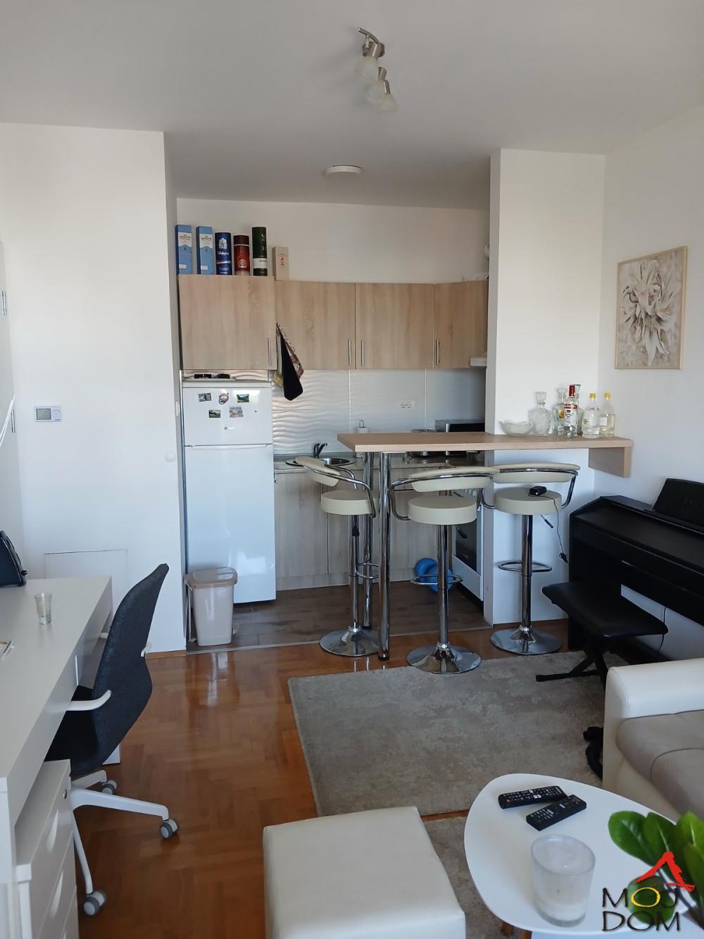 Glavna slika -Stan,NOVI SAD,SOMBORSKI BULEVAR,kv: 36, € 133500, ID: 1032418