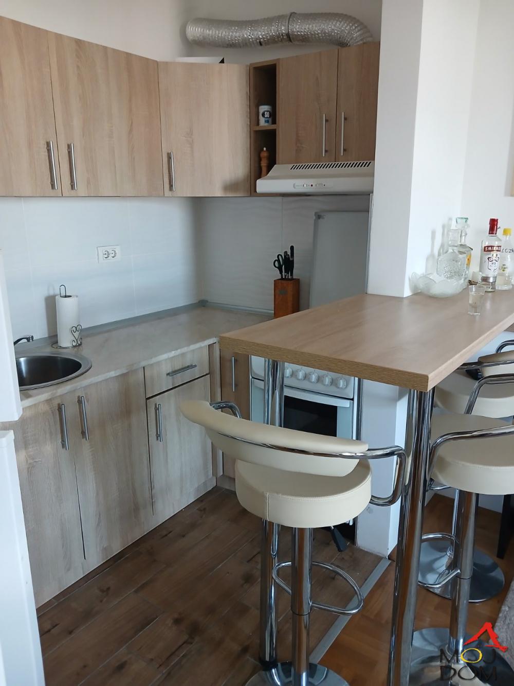 Slika 2 - Stan,NOVI SAD,SOMBORSKI BULEVAR,kv: 36, € 133500, ID: 1032418