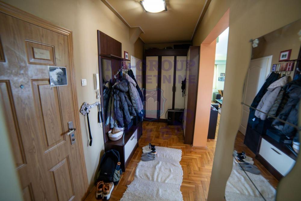 Slika 7 - Odlican trosoban stan na Bulevaru Evrope!