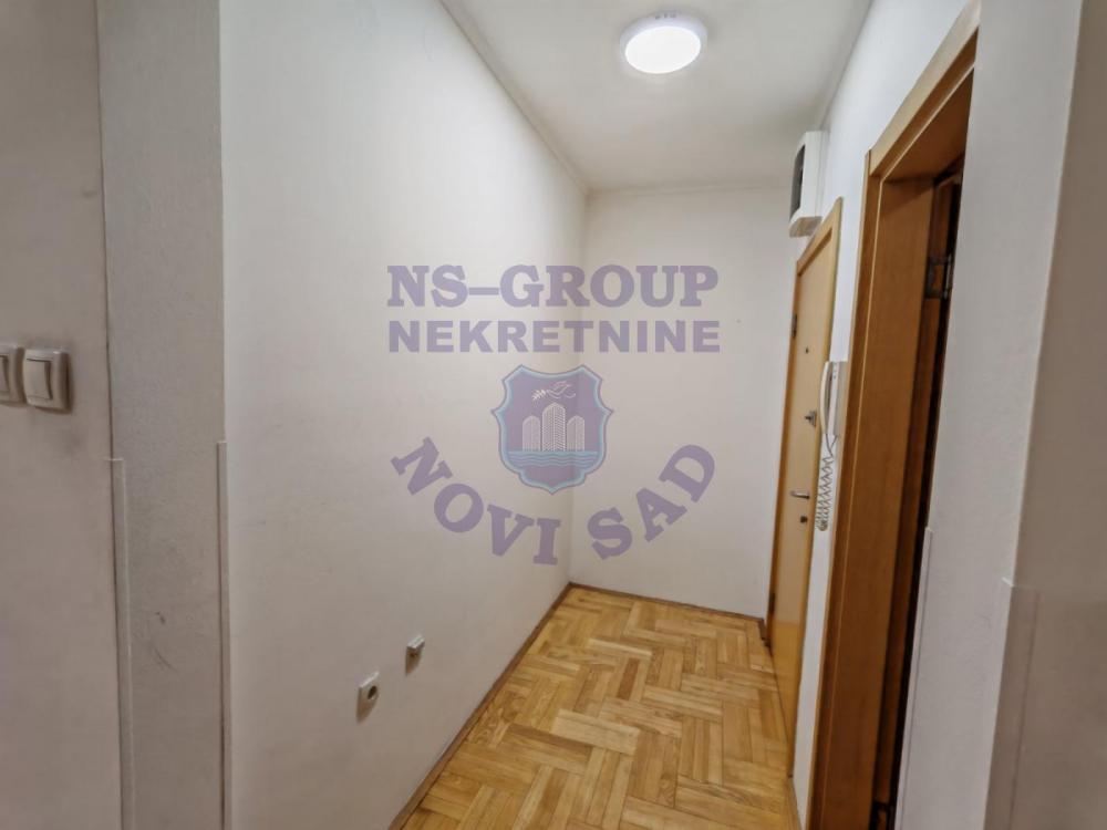 Slika 3 - Jednosoban, 29m2, Adamovićevo naselje Novi Sad, sa terasom