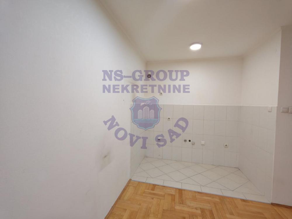 Slika 6 - Jednosoban, 29m2, Adamovićevo naselje Novi Sad, sa terasom