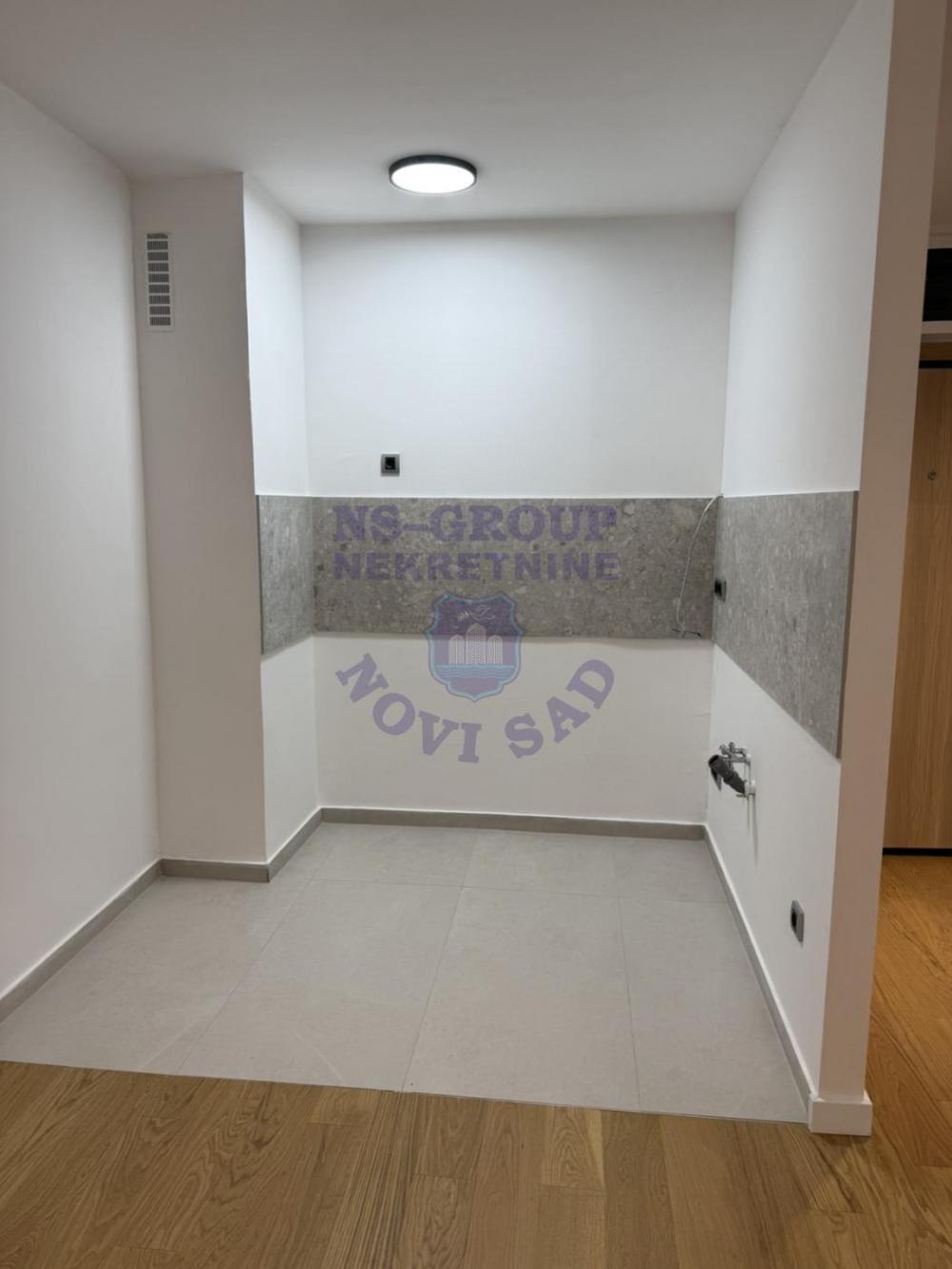 Slika 3 - Dvosoban, 48m2, Avijatičarsko naselje Novi Sad, sa terasom, ima lift
