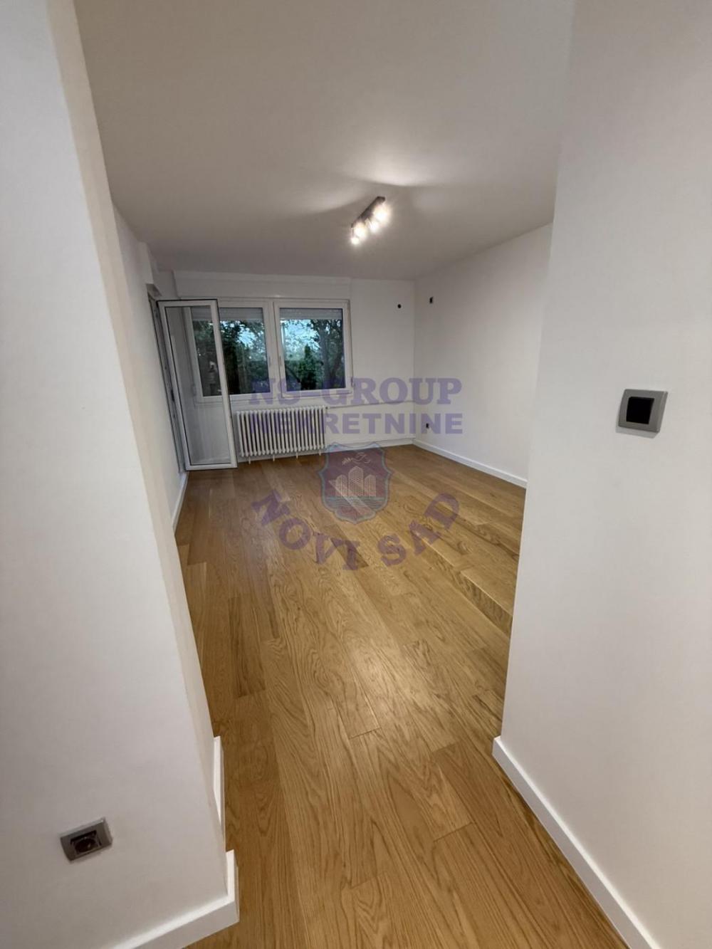 Slika 5 - Dvosoban, 48m2, Avijatičarsko naselje Novi Sad, sa terasom, ima lift