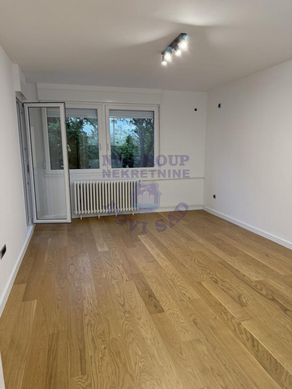 Slika 7 - Dvosoban, 48m2, Avijatičarsko naselje Novi Sad, sa terasom, ima lift