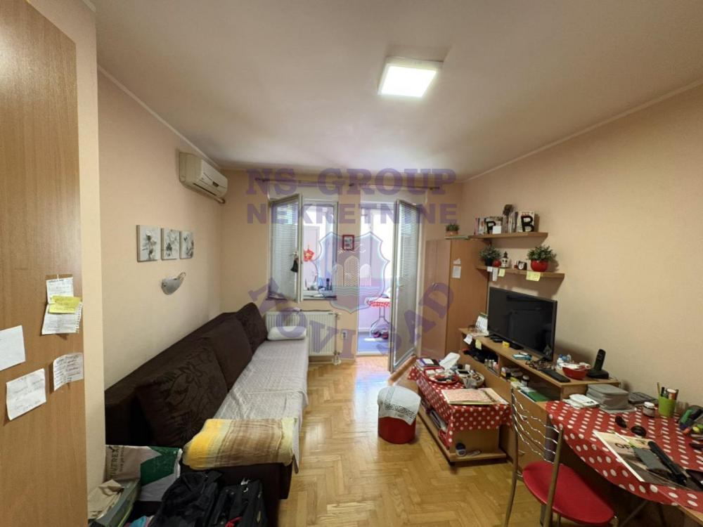 Glavna slika -Garsonjera na izuzetnoj lokaciji!