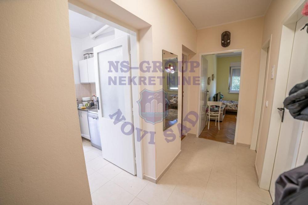Slika 11 - Renoviran, kompletno namešten dvosoban stan na Limanu 2!