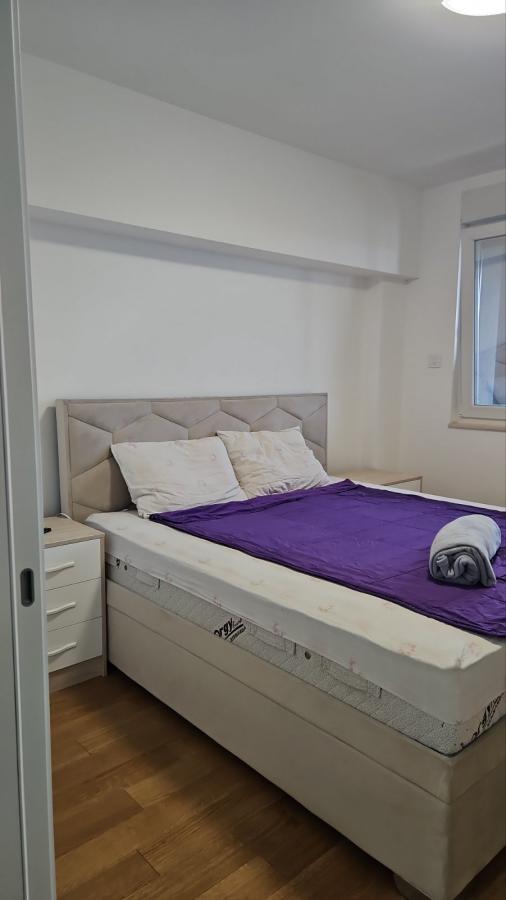 Slika 8 - Troiposoban, 80m2, Nova Detelinara Novi Sad, sa terasom, ima lift