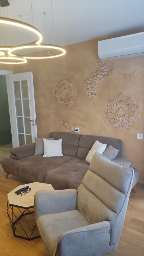 Slika 3 - Troiposoban, 80m2, Nova Detelinara Novi Sad, sa terasom, ima lift